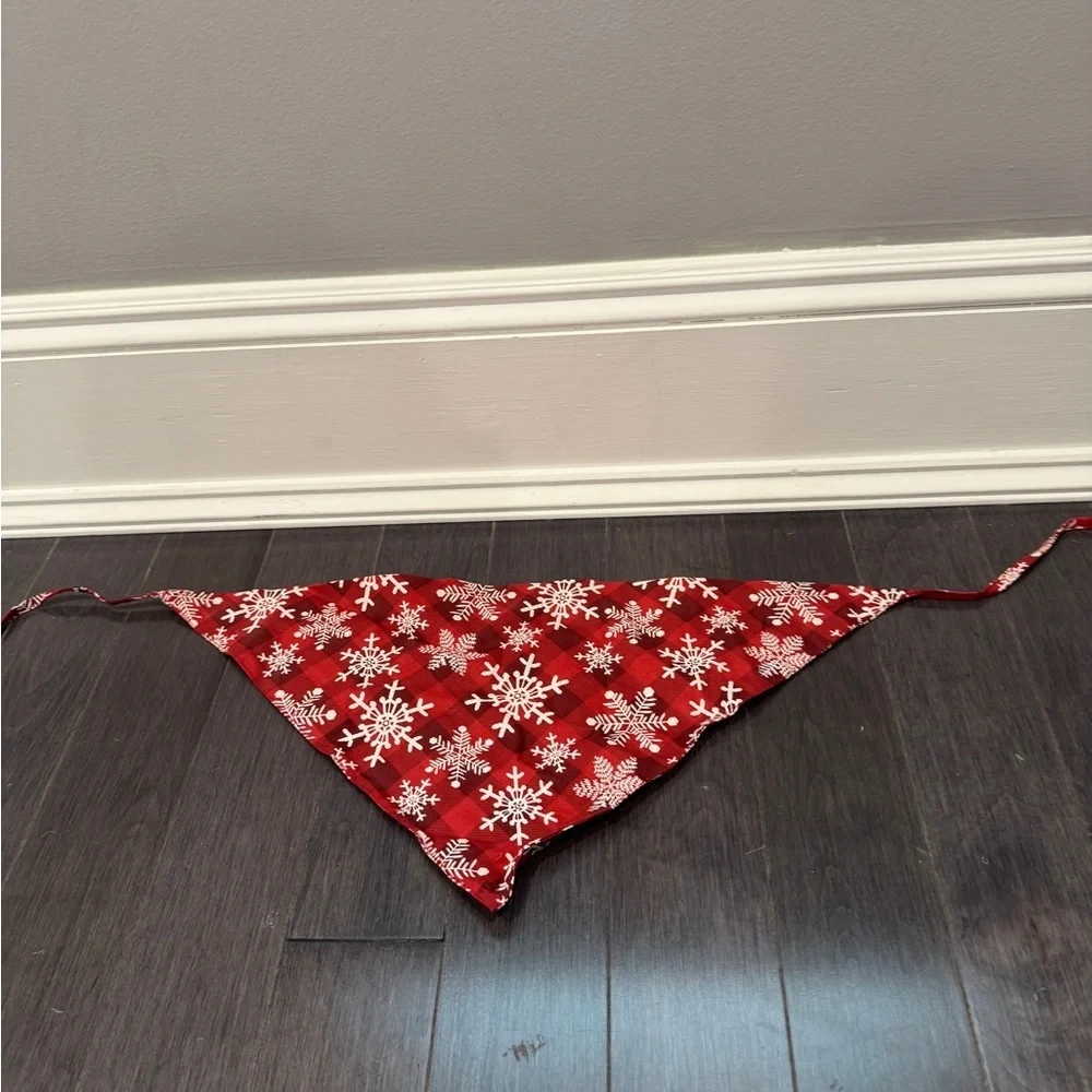 NWOT Festive Red & White Snowflake Holiday Christmas Winter Pet Dog Bandana
